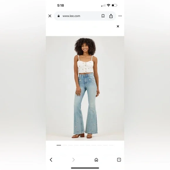 Lee women’s Floral Embroidered Blue Jeans. Size 34 - Picture 2 of 16